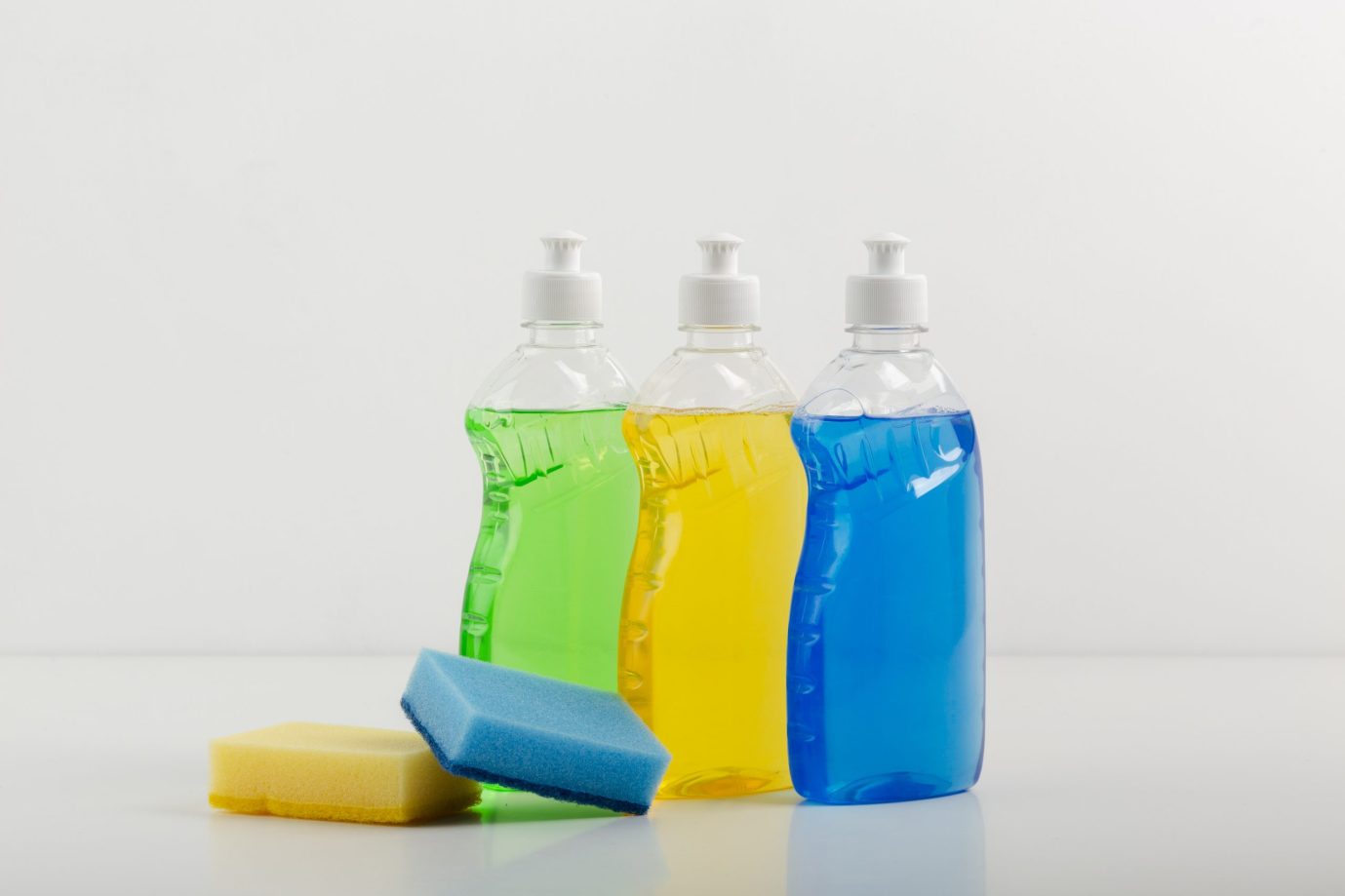 washing-liquids-with-sponges